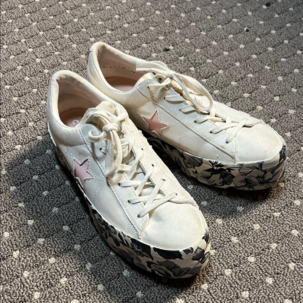 White and pink canvas platform Converse | US 8